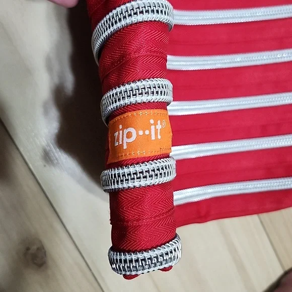 Zip it - Picture 2 of 5